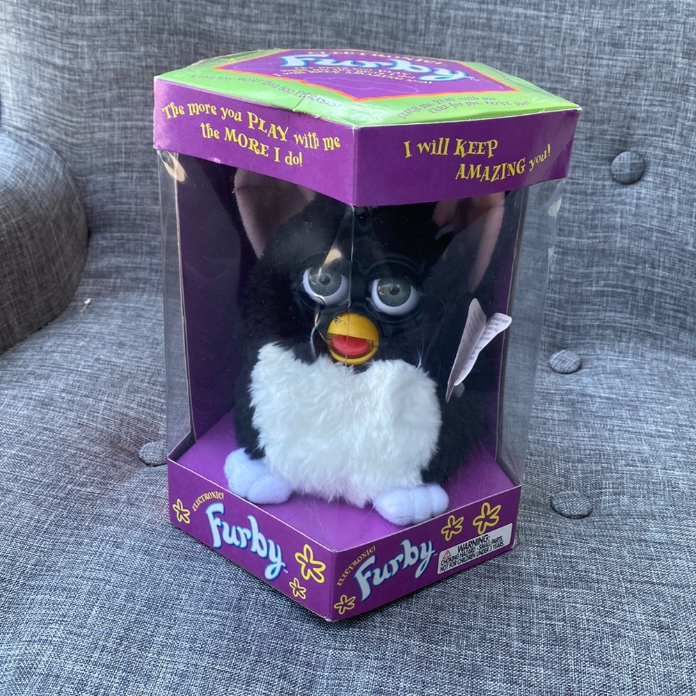 NIB 1998 Tuxedo / Skunk Furby black and white with white feet